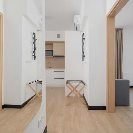 Апартаменты Bright With Air Conditioning, Close To The Metro Station And Pge National By Renters