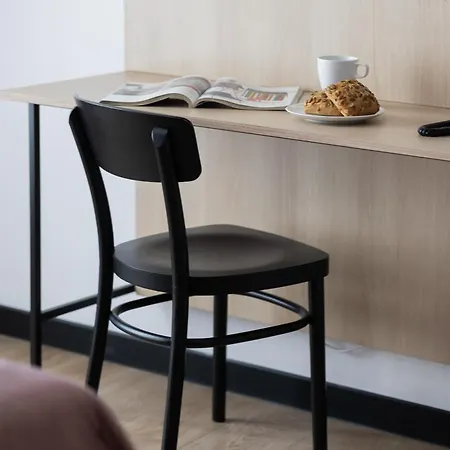 Bright With Air Conditioning, Close To The Metro Station And Pge National By Renters Апартаменты