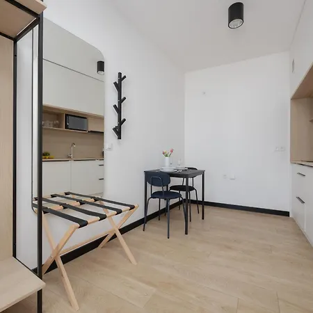 Апартаменты Bright With Air Conditioning, Close To The Metro Station And Pge National By Renters