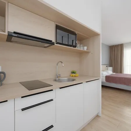Bright With Air Conditioning, Close To The Metro Station And Pge National By Renters