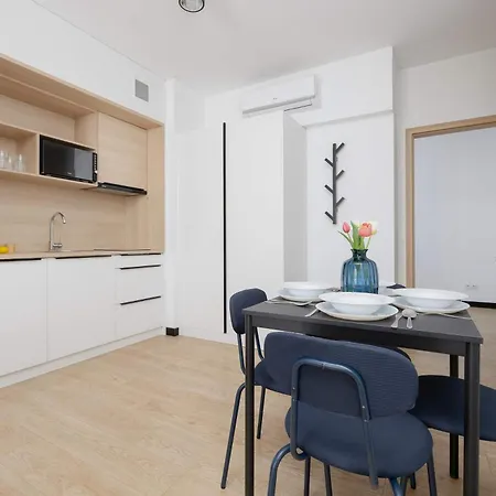 Bright With Air Conditioning, Close To The Metro Station And Pge National By Renters * Warsaw
