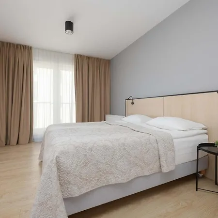 Bright With Air Conditioning, Close To The Metro Station And Pge National By Renters *