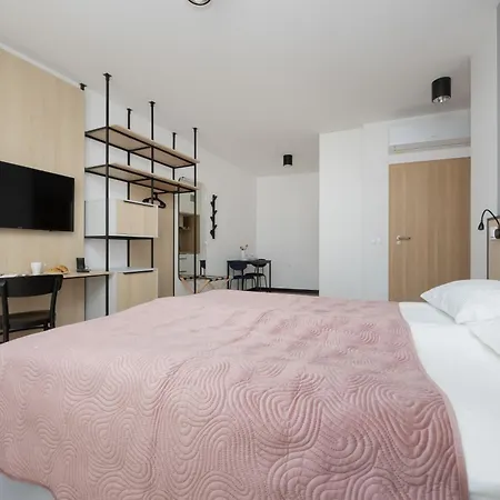 Apartmán Bright With Air Conditioning, Close To The Metro Station And Pge National By Renters