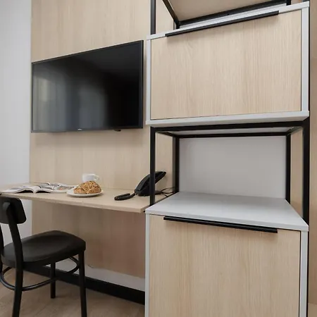 Apartment Bright With Air Conditioning, Close To The Metro Station And Pge National By Renters Warsaw
