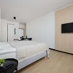 Bright With Air Conditioning, Close To The Metro Station And Pge National By Renters Διαμέρισμα Βαρσοβία