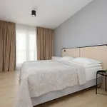Bright With Air Conditioning, Close To The Metro Station And Pge National By Renters *