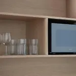 Bright With Air Conditioning, Close To The Metro Station And Pge National By Renters