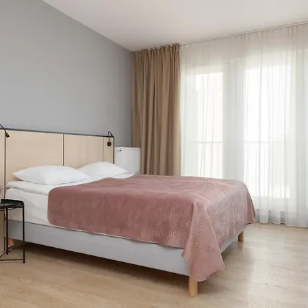 Bright With Air Conditioning, Close To The Metro Station And Pge National By Renters דירה *